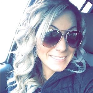 Meet your Posher, Stephanie